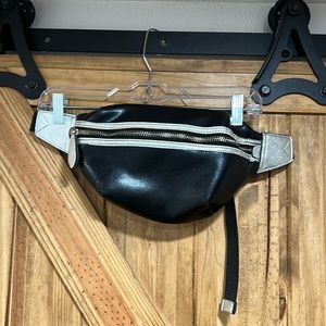 Fanny pack